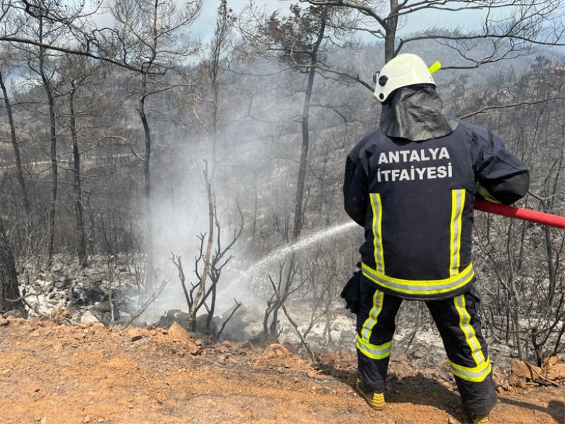 Büyükşehir İtfaiyesi Marmaris  Yangınında Aktif Görev Alıyor