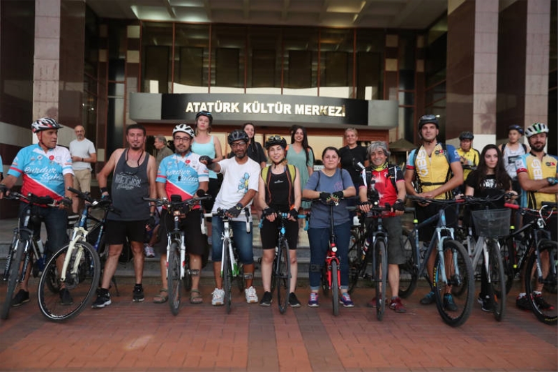 “Pedal Arkadaşım” İzleyiciyle Buluştu  Tandem Bisikleti İle Farkındalık Sürüşü