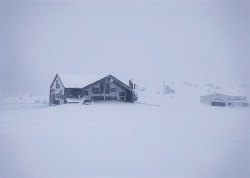 Denizli Kayak Merkezi beyaza büründü