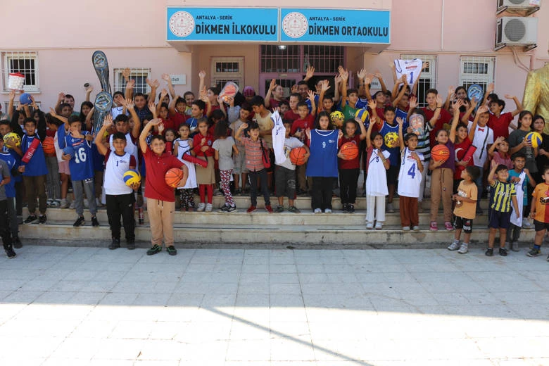 Büyükşehir’den Serik Dikmen İlkokulu’na spor malzemesi desteği