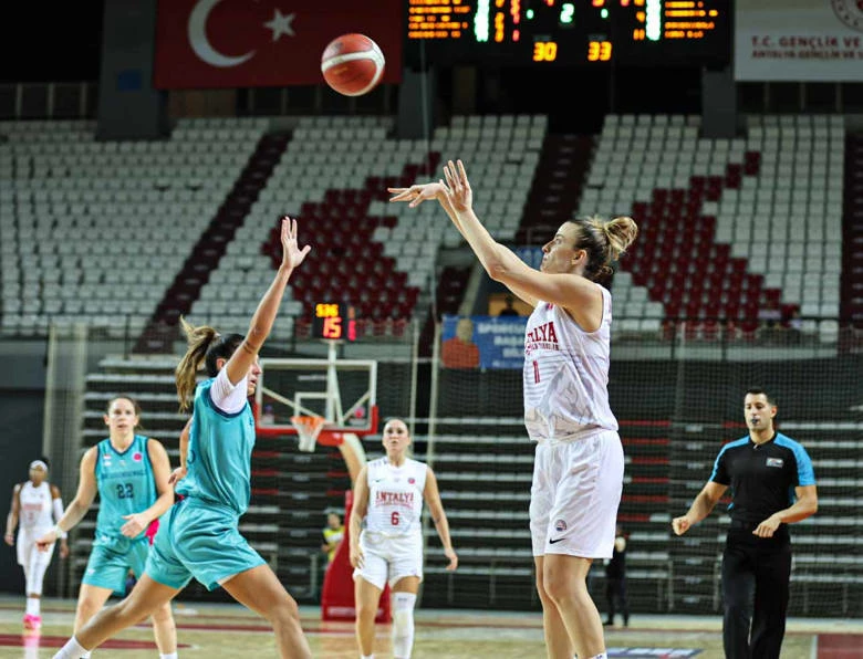 Antalya Büyükşehir Belediyespor Toroslar Kadın Basketbol Takımı Lüksemburg ekibi BBC Grengewald’ı 74-73 yendi