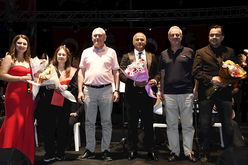 100 kişilik Türk Halk Müziği Cumhuriyet Korosu Kemer