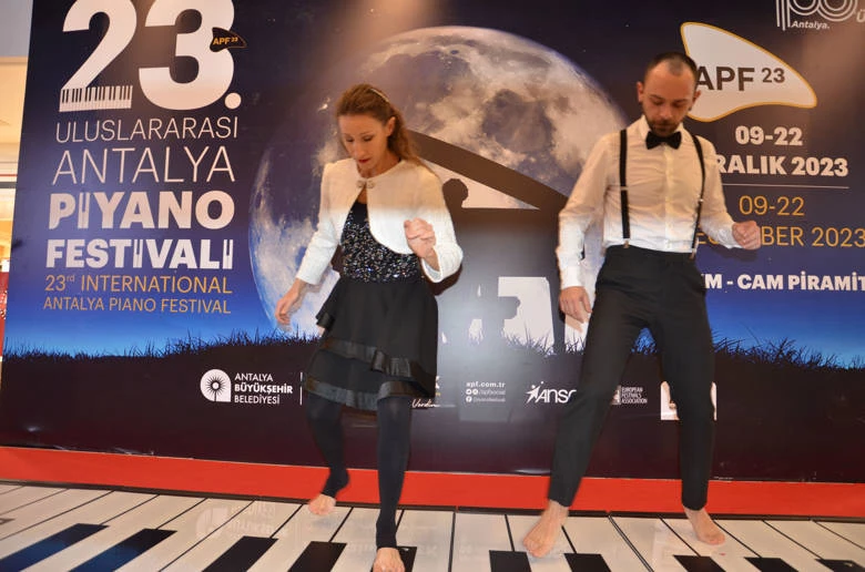 Piyano sihirbazları Antalya ve Alanya’da gösteri yaptı
