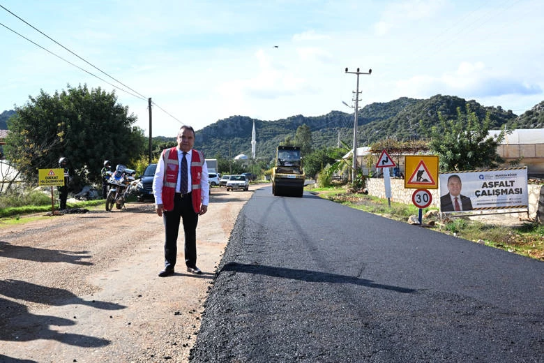 Başkan Böcek Kekova yolunda asfalt incelemesi yaptı