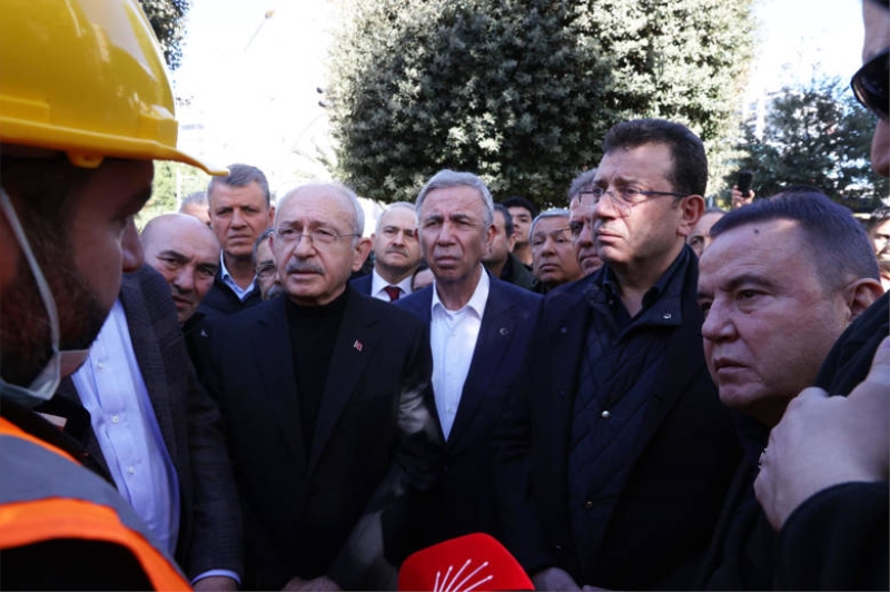 Başkan Muhittin Böcek CHP Genel Başkanı Kılıçdaroğlu ile deprem bölgesinde