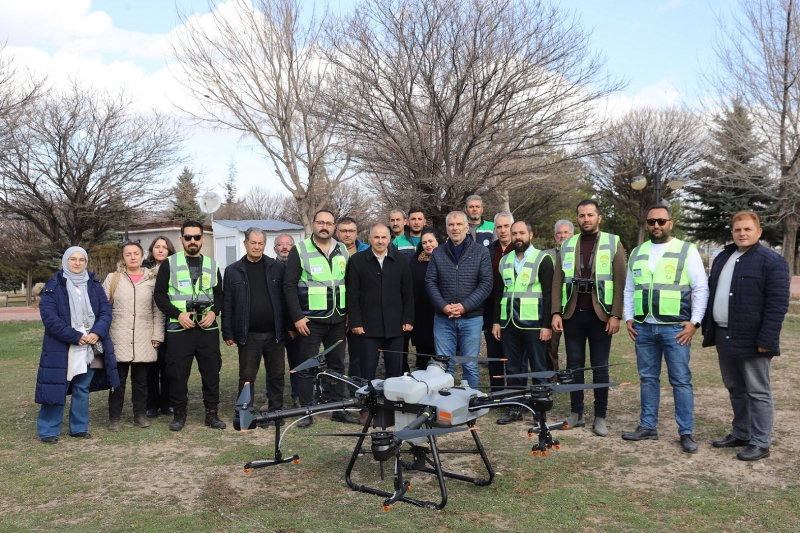 Kayseri Büyükşehir’den Drone ile Park İlaçlama Hizmeti
