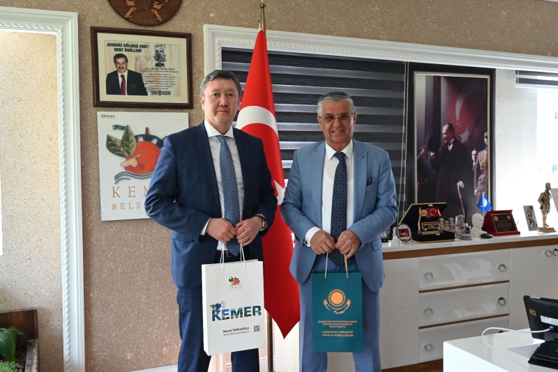 Kazakistan Antalya Başkonsolosu Kanafeyev Kemer Belediyesi’nde