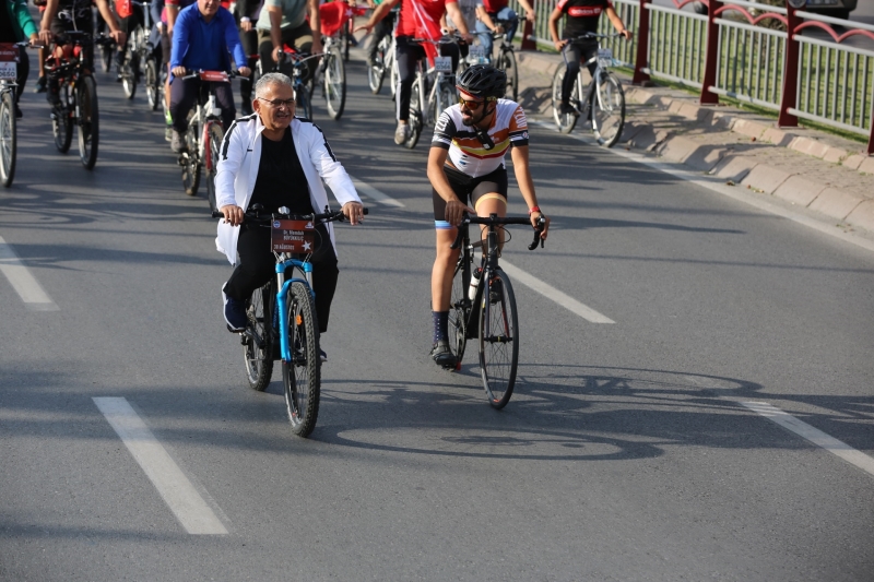 Başkan Büyükkılıç’tan 80 Kilometrelik Bisiklet Yolu