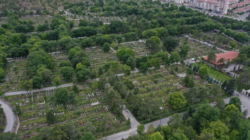 Kayseri Büyükşehir, Mezarlıkları Bayrama Hazır Hale Getirdi