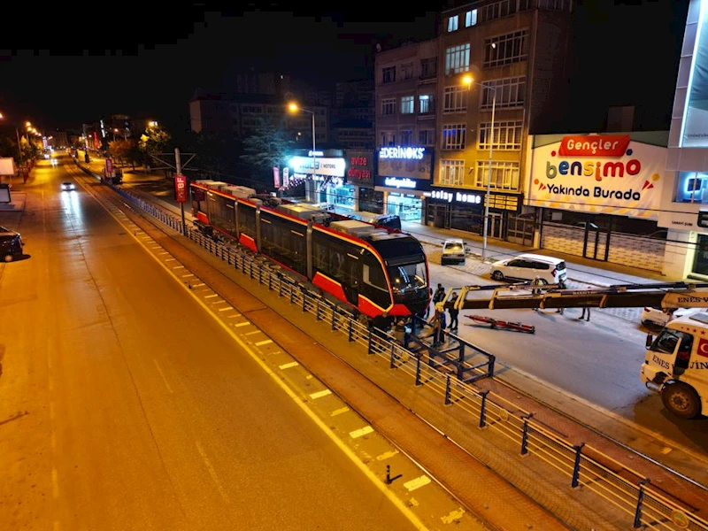 Büyükşehir, Talas Mevlana-Cumhuriyet Meydanı Raylı Sistem Hattında İlk Tramvayı Raylara İndirdi