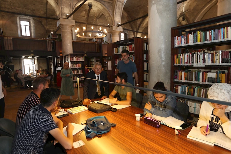 Büyükşehir Belediyesi, 11 Kütüphanesi ile Gençlerin İlgi Odağı Oluyor