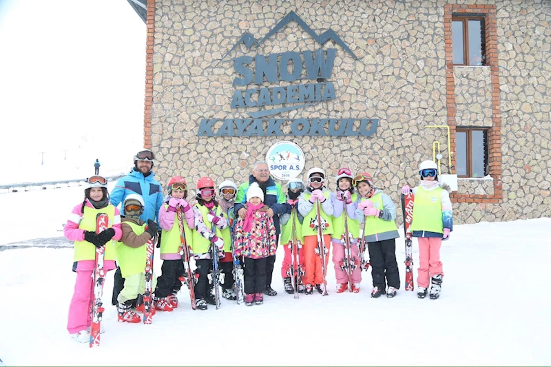 Büyükkılıç: “Türkiye’nin En Büyük Kayak Okulu Erciyes’te Hizmet Veriyor”