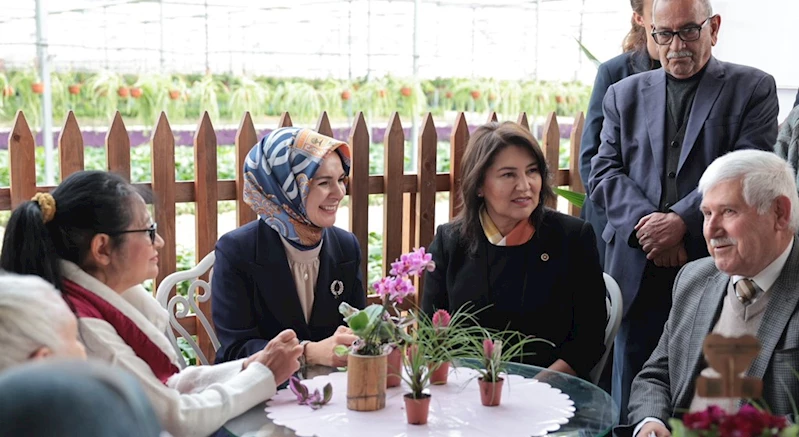 Aile ve Sosyal Hizmetler Bakanımız Göktaş, Adana’da huzurevi sakinleri ve kadınlarla buluştu