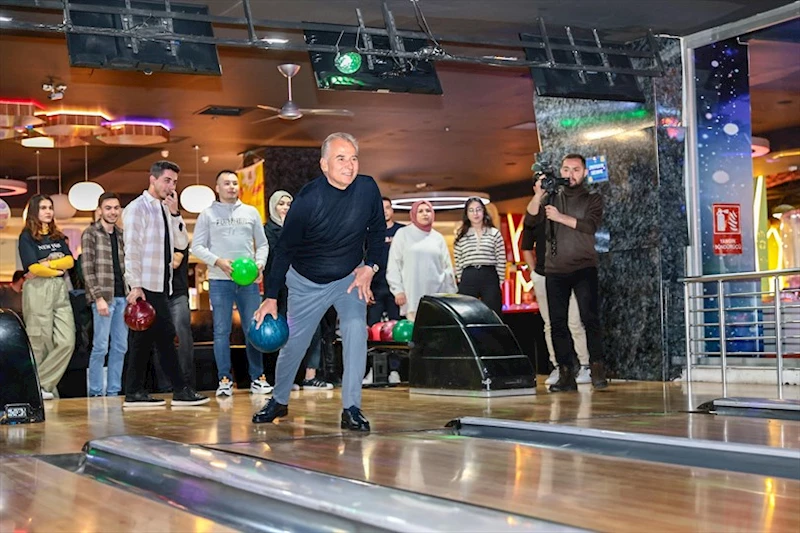 Başkan Zolan, bowlingde hünerlerini sergiledi