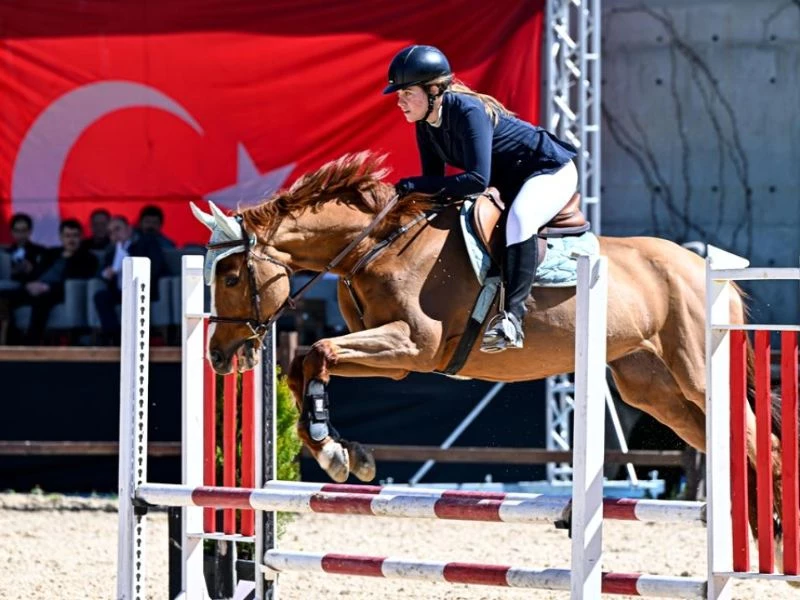 Polis Haftası Kupası Kapsamında, Atlı Polisler Engel Atlama Parkurunda Yarıştı