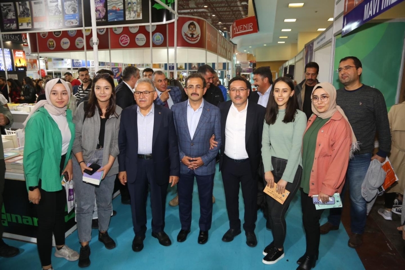 Başkan Büyükkılıç, Vali Gökmen Çiçek İle Birlikte 5.Kayseri Kitap Fuarı