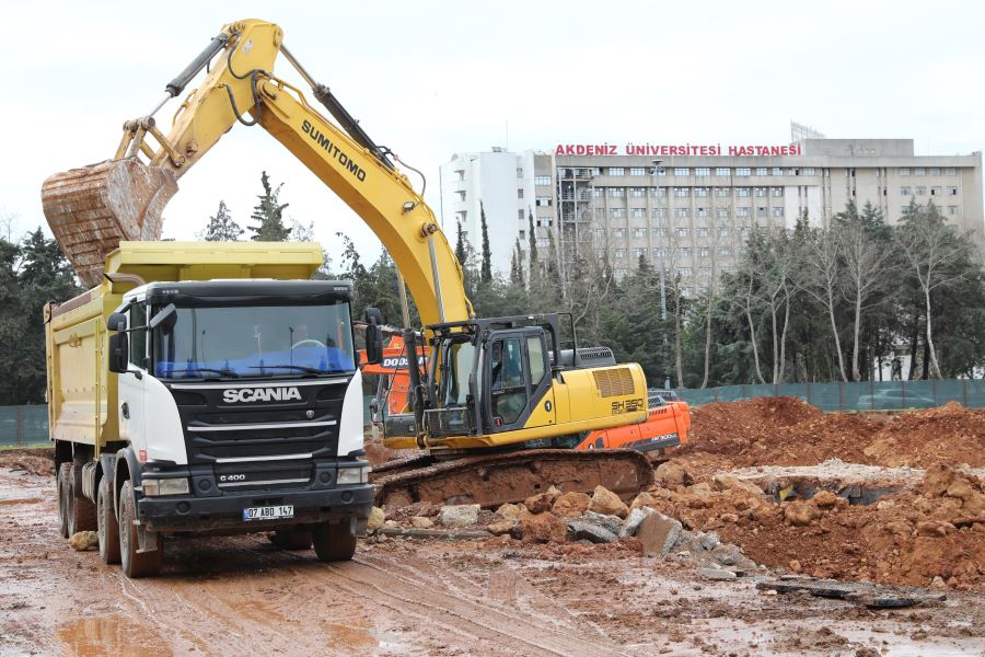 AKDENİZ TIP FAKÜLTESİ OTOPARKINA KAVUŞUYOR