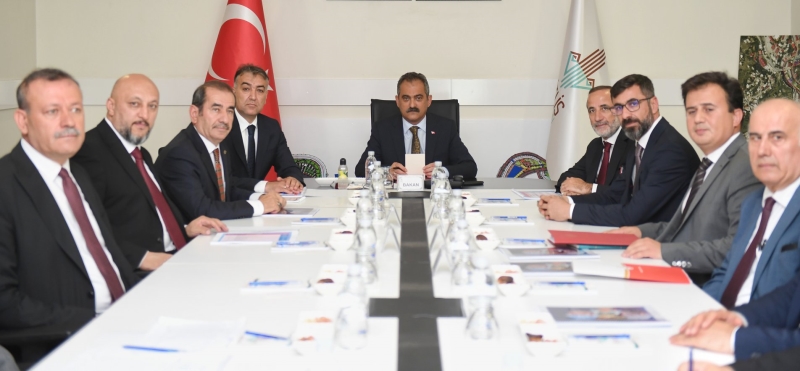 BAKAN ÖZER, BİTLİS İL EĞİTİM DEĞERLENDİRME TOPLANTISI