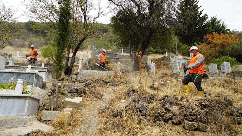 Büyükşehir, Şehir Genelinde 2 Bin 300 Mezarlıkta Seferberliğini Sürdürüyor