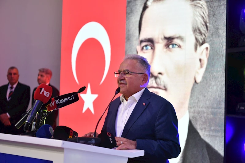 AK Parti Talas İlçe Kongresi’ne Katılan Büyükkılıç: “Durmak Yok, Koşmaya Devam”