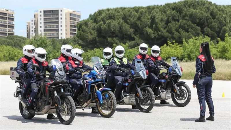 Jandarmanın Tek Kadın Motosiklet Sürücü Eğitmeni