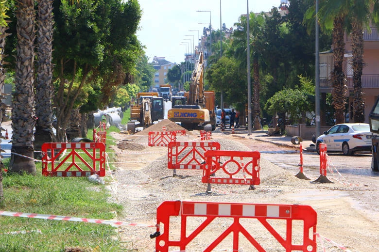 ASAT yağmur suyu drenaj hattı çalışmaları Kepez’de devam ediyor