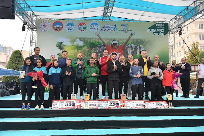 Başkan Büyükkılıç, Uluslararası Kayseri Yarı Maratonu’nda Dereceye Girenlere Ödüllerini Verdi