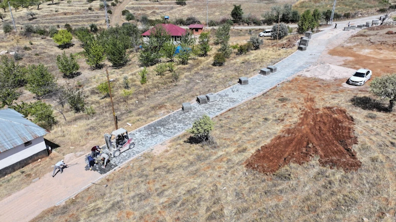 Büyükşehir, Afşin Kırsalında Yolları Yeniliyor