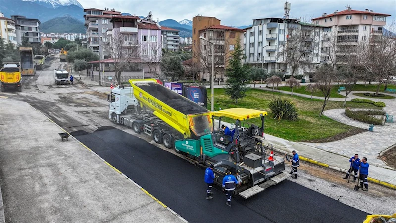 Büyükşehir asfalt çalışmalarına devam ediyor