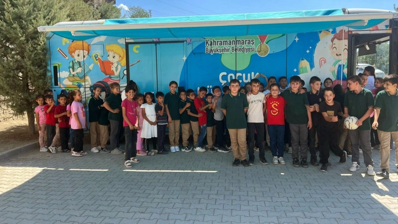 Büyükşehir’in Mobil Çocuk Kütüphanesi Her Yerde