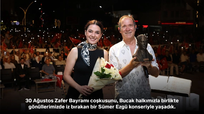 30 Ağustos Zafer Bayramı coşkusunu, Bucak halkımızla birlikte gönüllerimizde iz bırakan bir Sümer Ezgü konseriyle yaşadık.