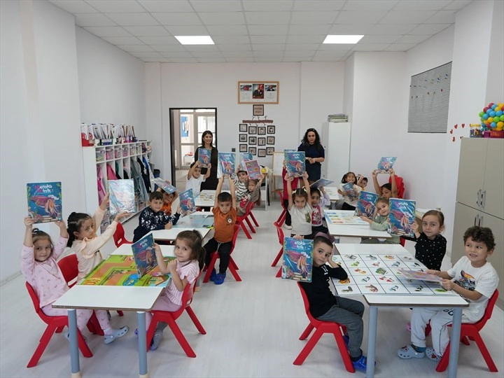 Büyükşehir köy okullarına bilim götürüyor