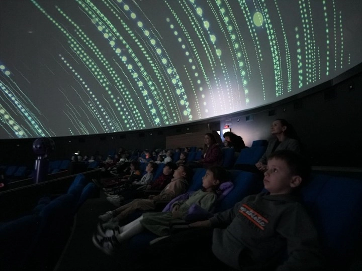 Güneşli Günler Çocuk Gelişim Merkezi Öğrencileri Planetaryumda Uzayı Keşfetti