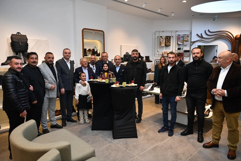 Kayseri Büyükşehir Belediye Başkanı Büyükkılıç, Esnaf Ziyaretlerinde Açılış Törenlerine Katıldı