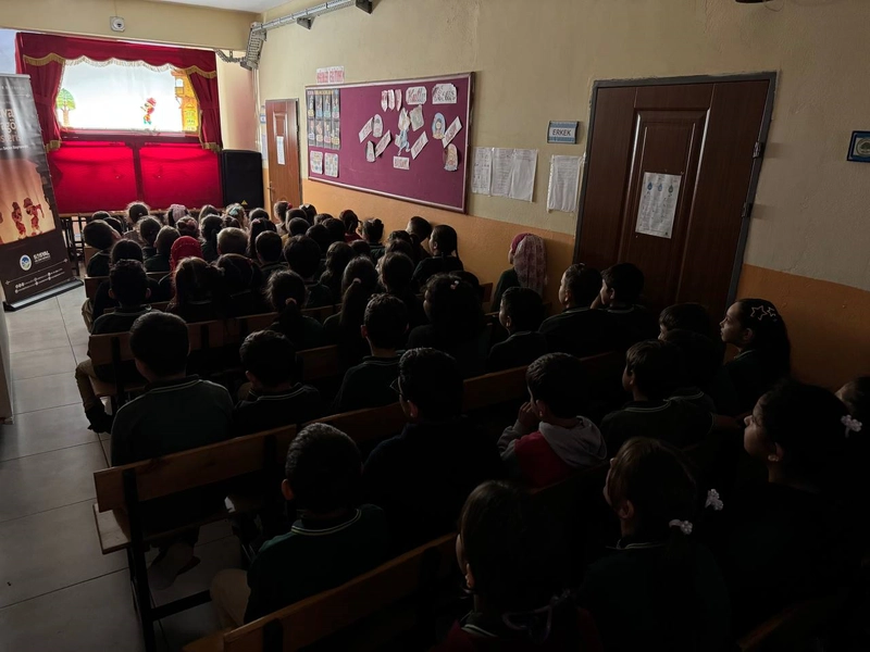 ‘Bir Hikâye Bin Neşe’ Projesi Hendek’te Çocuklarla Buluştu