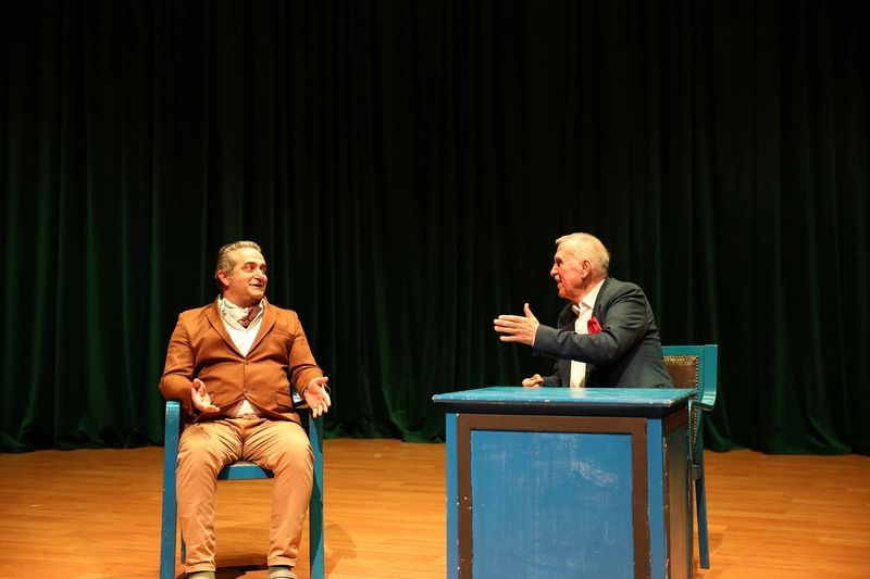 Aşk Eski Bir Yalan oyunu Sakarya