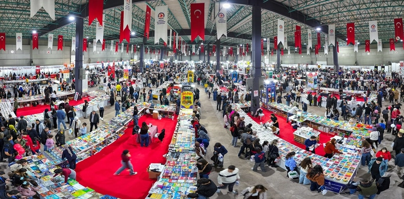 Denizli Kitap Fuarı, yazarları ve okurları buluşturdu