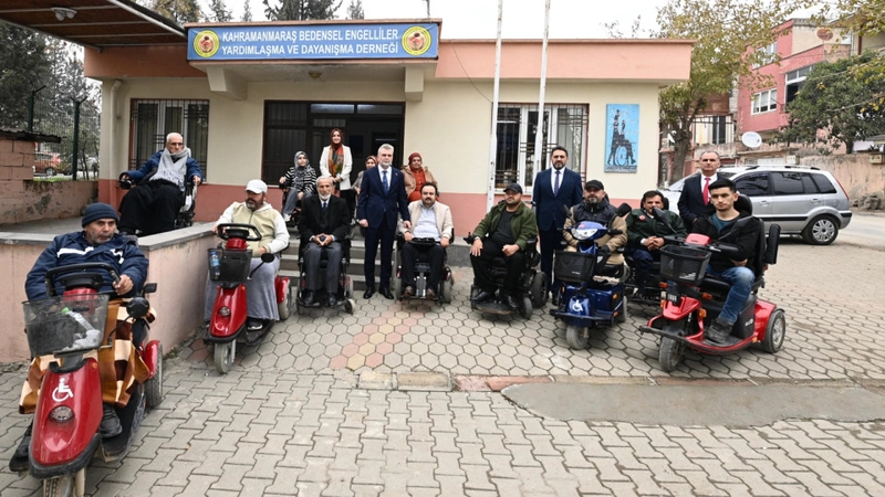 Kahramanmaraş Büyükşehir Belediye Başkanı, Engelli Derneğini Ziyaret Etti