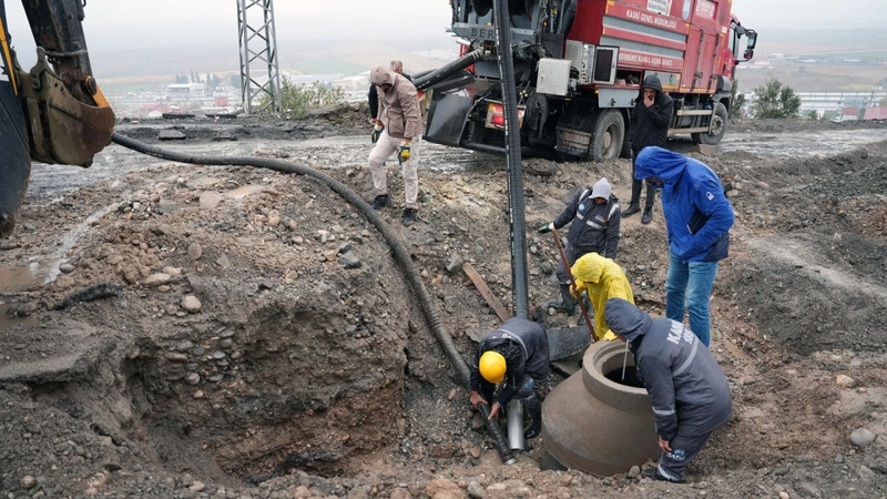 KASKİ, Sağanak Yağışın Ardından Altyapıda Hasar Giderme Çalışmalarını Sürdürüyor