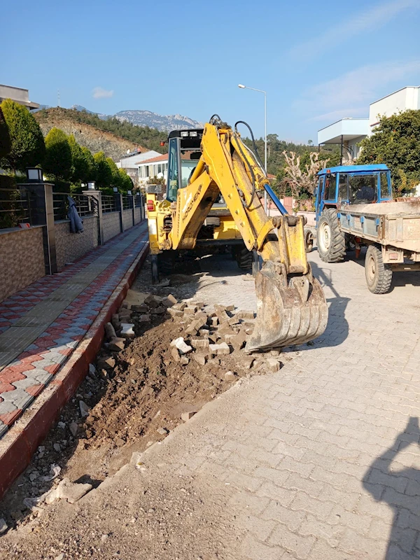 Kemer’de yol ve kaldırım çalışmaları