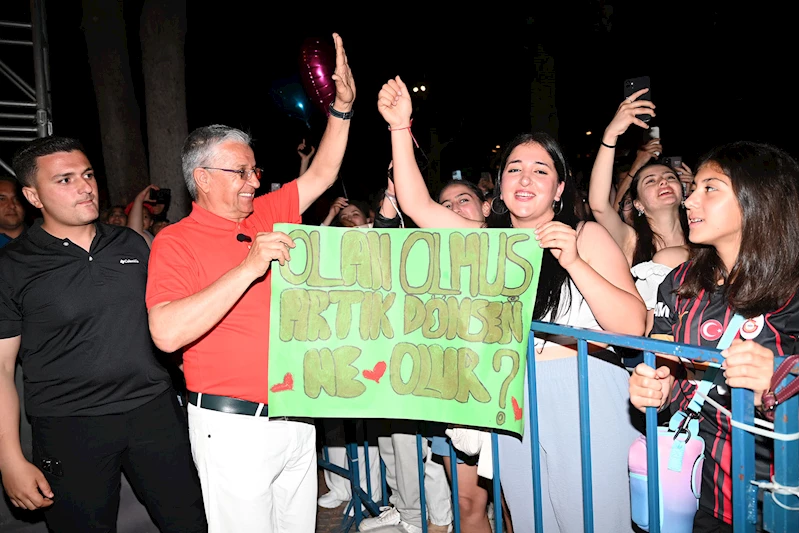 Kemer’de 19 Mayıs coşkusu İkilem Kemer’de konser verdi