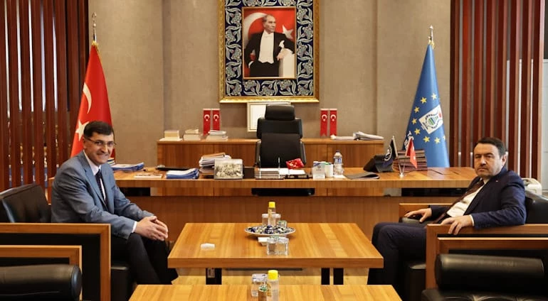 VALİ MUSA IŞIN’DAN BELEDİYE BAŞKANIMIZ EYÜP KAHVECİ’YE NEZAKET ZİYARETİ