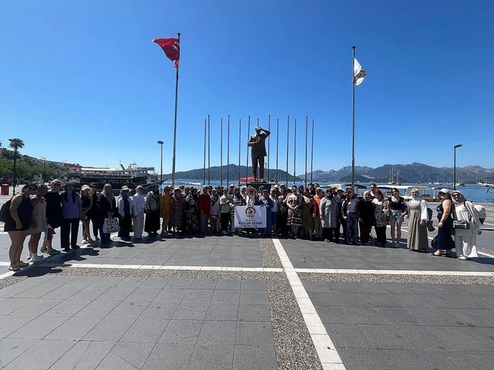 Başkan Çavuşoğlu’nun sözü gerçek oldu, yüzme öğrenen kadınlar ilk kez denizle tanıştı