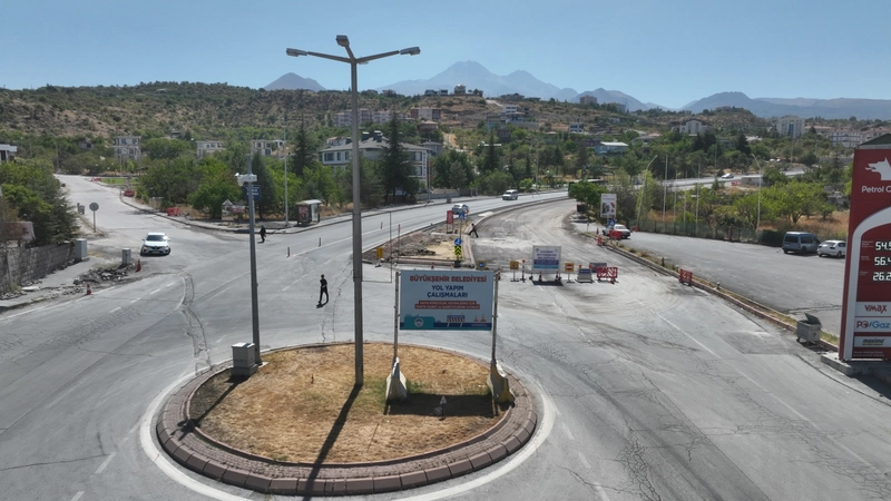 Başkan Büyükkılıç, Hacılar Kayseri Caddesi’nde 100 Milyon TL’lik Yatırımı İnceledi