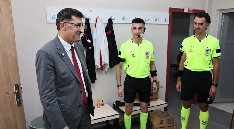 BELEDİYE BAŞKANIMIZ EYÜP KAHVECİ’DEN GENÇ FUTBOLCULARIMIZA TAM DESTEK