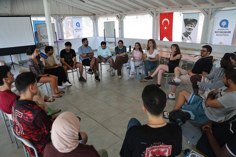 Antalya Büyükşehir Belediyesi Doğu-Batı Kampı ile gençleri buluşturdu